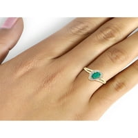 Carat T.G.W. Smaragd és fehér gyémánt akcentus 14K arany ezüst gyűrű felett