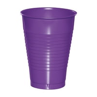 Ametiszt lila oz műanyag poharak a vendégek számára