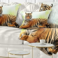 Designart Relaxing Tiger - Animal Photo Throw párna - 12x20