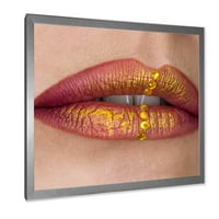 Designart 'Woman ajkak közeli képről vörös rúzs, arany festék ”modern keretes művészeti nyomtatás