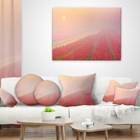 Designart napkelte a tulipánok sorai felett - Táj nyomtatott dobó párna - 18x18