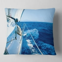 Designart turisztikai jacht vitorlázás Kék -tengeren - Tengerparti dobás párna - 18x18
