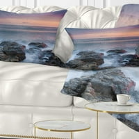 Designart Blue Rocky Sea Beach Sunset - Modern táj nyomtatott dobó párna - 12x20