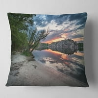 Designart naplemente a folyónál nagy sziklával - tájkép fotózás párna - 16x16